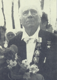 I.S. Kozlovsky at the celebration of the 40th anniversary of the Victory in his native village of Marjanovka. (The Kiev region, the USSR) (..    40-     .( , )) (Belyaev)