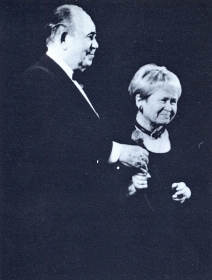 A. Pakhmutova with B. Brunov. The photo. (.   . . .) (Belyaev)