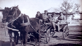 Ensemble of the Krasnoarmeiskaya song CDKA with concerts on carts.  1929 (       . 1929 .) (Belyaev)